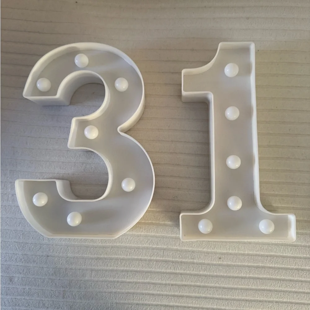 LED Light Up Number 13 - White